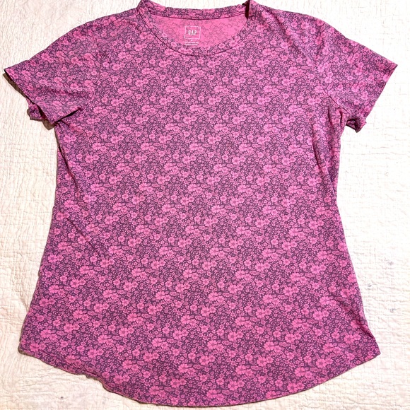 GAP Tops - Women’s GAP Shirt
